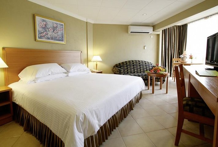Berjaya Beau Vallon Bay Resort & Casino - Wohnbeispiel Deluxe Chalet (Zimmercodierungen UD1 & FD1)