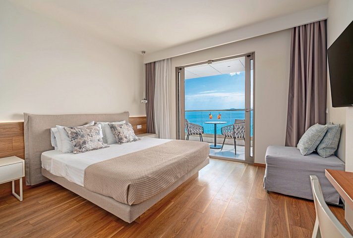 Ammon Zeus Luxury Beach Hotel - Wohnbeispiel Suite Meeresfront (Zimmercodierung WBO)