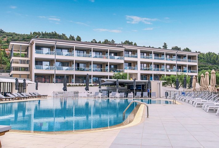 Lagomandra Beach Hotel