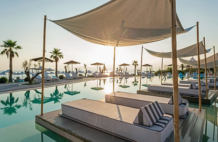 Blue Carpet Luxury Suites