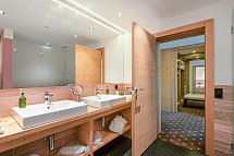 Nira Alpina - Wohnbeispiel Juniorsuite Alpine (Zimmercodierung JB1)