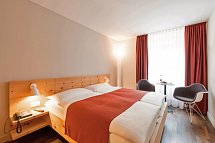 Schweizerhof Sils Maria, a Faern Collection Hotel - Wohnbeispiel Dreibettzimmer (Zimmercodierung TB1)