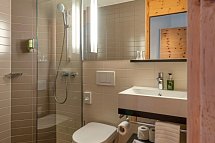 Schweizerhof Sils Maria, a Faern Collection Hotel - Wohnbeispiel Dreibettzimmer (Zimmercodierung TB1)