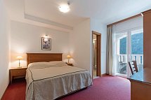 Villa Dvor - Wohbeispiel Doppelzimmer Balkon Meerblick (Zimmercodierung DSM)
