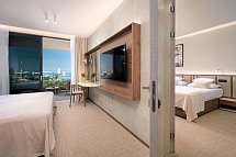 Grand Hotel View - Wohnbeispiel Familienzimmer Meerblick (Zimmercodierung F1M)