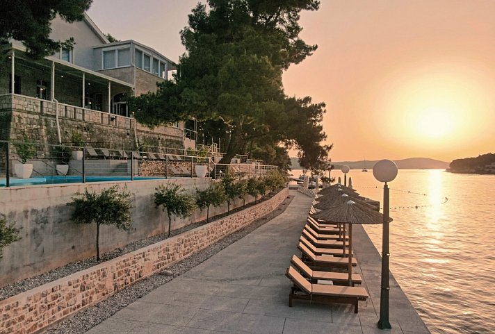 Milna Osam - Adults only