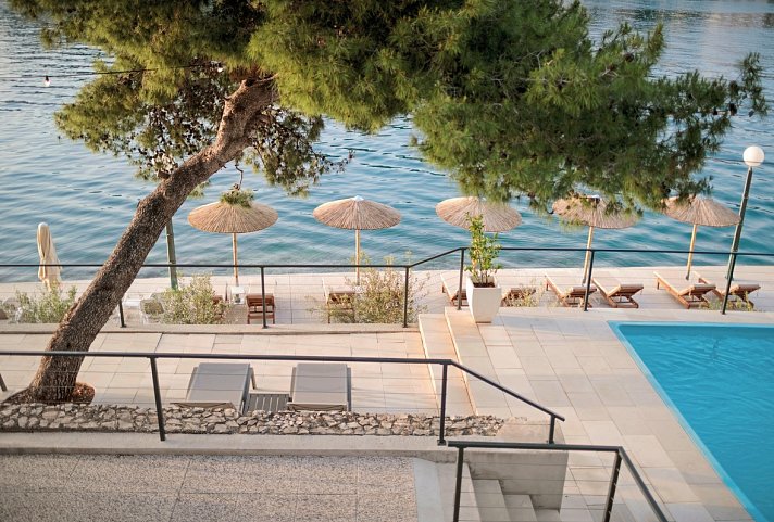 Milna Osam - Adults only