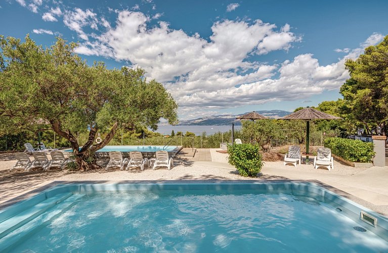 Waterman Beach Village Camp & Glamping