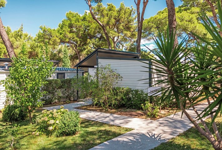 Waterman Beach Village Camp & Glamping