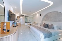 White Hills Resort - Wohnbeispiel Doppelzimmer Deluxe Jacuzzi Meeresfront (Zimmercodierungen DDO & DCO)