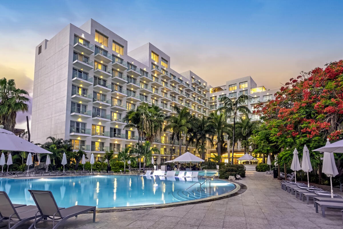 Sonesta Maho Beach Resort, Casino & Spa