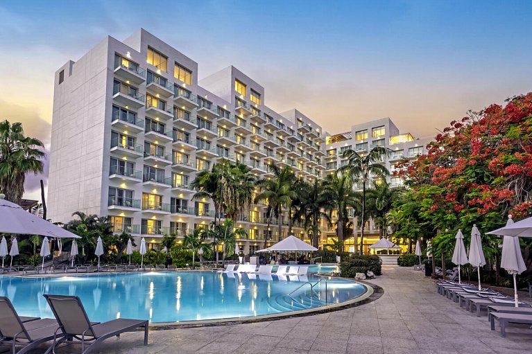 Sonesta Maho Beach Resort, Casino & Spa
