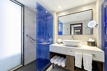Sonesta Maho Beach Resort, Casino & Spa - Wohnbeispiel One Bedroom Suite (Bad) (Zimmercodierungen A1M & A1G)