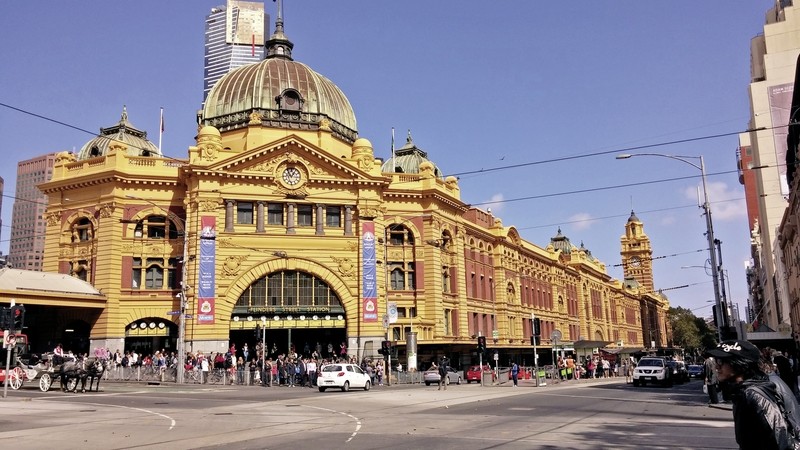 Kontrastreiches Australien - Flinders Street Station, Melbourne