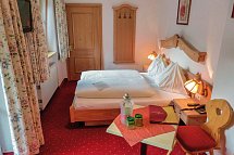 Schmittenhof - Wohnbeispiel Doppelzimmer Standard (Zimmercodierungen DG1 & EG1)