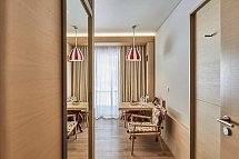 aja Bergresort Werfenweng Hotel - Wohnbeispiel Doppelzimmer Bergseite (Zimmercodierungen DB1 & EC1)