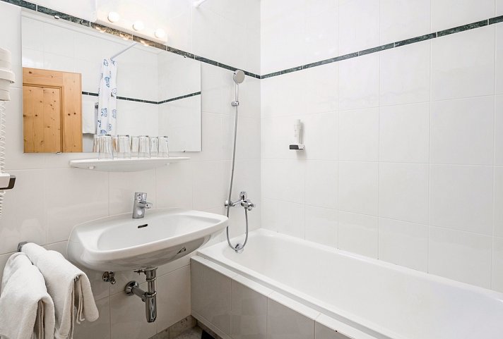 Nationalparkhotel Klockerhaus - Beispiel Bad Doppelzimmer Bestpreis Gästehaus Edelweiß (Zimmercodierung DP1)