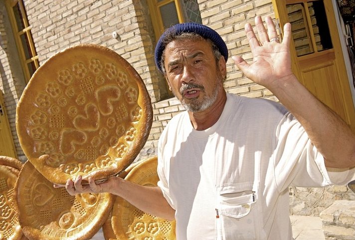 Usbekistans Highlights erleben - Brotverkäufer in Buchara