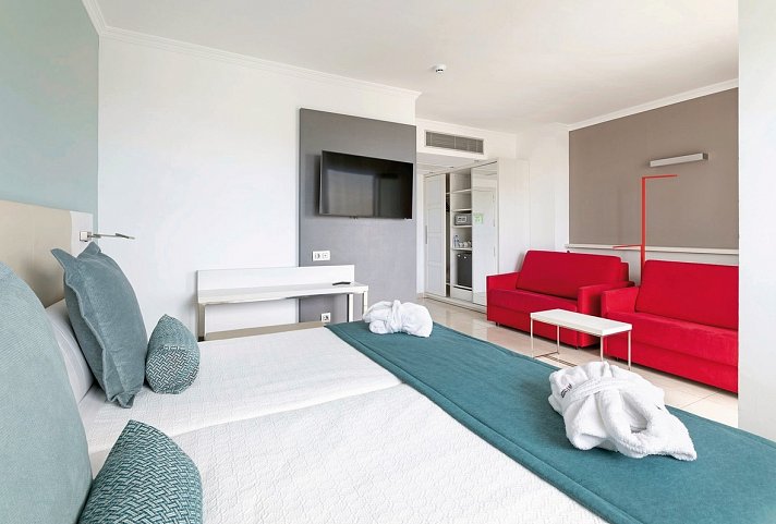 Alexandre Hotel La Siesta - Wohnbeispiel Doppelzimmer Club Alexandre Poolblick (Zimmercodierung DLP)