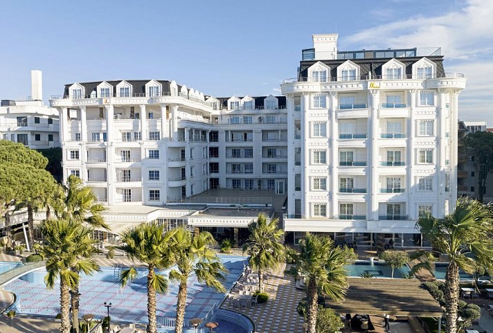 Fafa Premium Hotel
