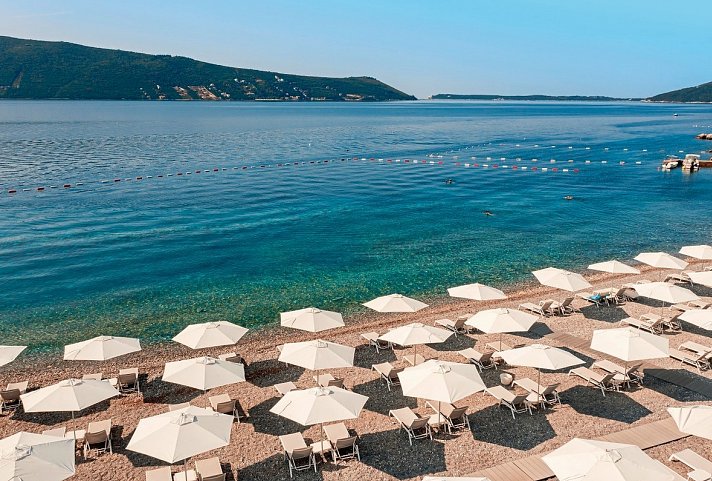 Lazure Hotel & Marina