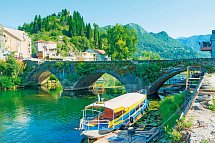 Montenegro in allen Facetten erleben - Alte Brücke in Virpazar