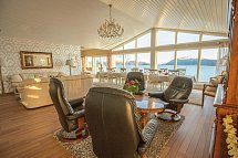 Winterabenteuer in der Arctic Panorama Lodge - Aufenthaltsraum