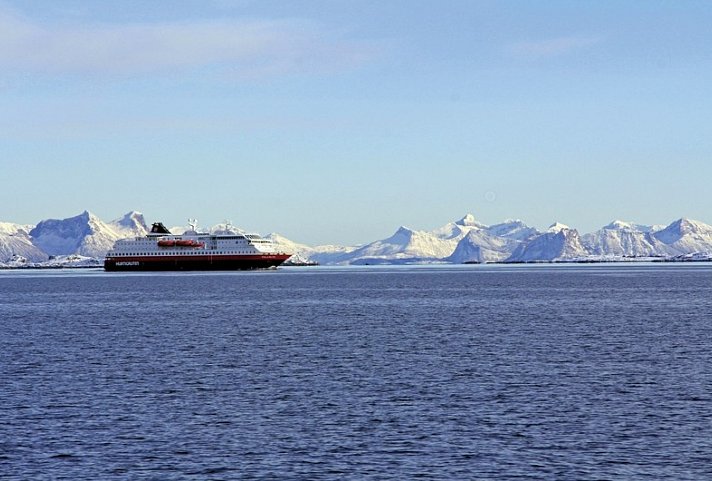Arktische Highlights - Vom Eismeer zum ICEHOTEL - Hurtigruten vor den Vesterålen