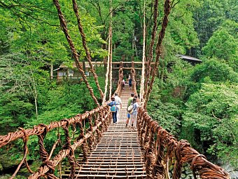 Unentdecktes Japan (inkl. Flug) - Iya-Kazurabashi-Hängebrücke