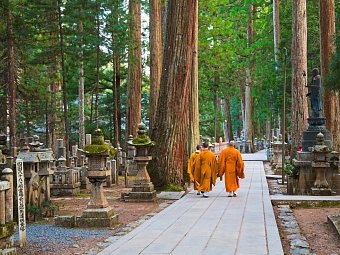 Japan mit allen Sinnen (inkl. Flug) - Okunoin-Friedhof auf dem heiligen Berg Koyasan