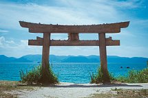 Japan Kaleidoskop (nur Landprogramm) - Torii am Strand von Naoshima