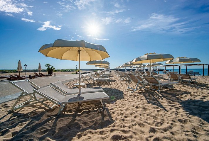 HVD Riviera Beach Hotel