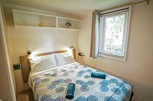 Camping Residence Village (by Happy Camp) - Wohnbeispiel Mobilheim Happy Premium Suite (Zimmercodierungen CB1 & CM1)