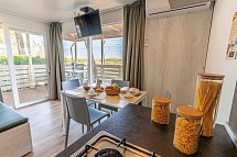 Jesolo Family Resort - Wohnbeispiel Mobilheim Lodge Deluxe Familien (Zimmercodierung CB6)
