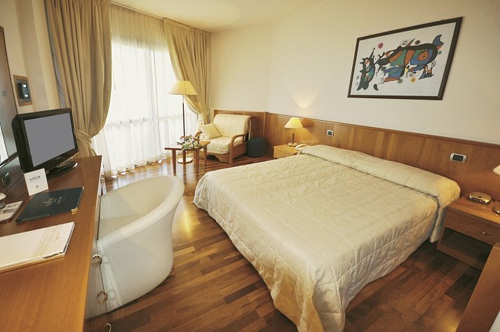 Savoy Beach Hotel & Thermal SPA - Wohnbeispiel Doppelzimmer Deluxe (Zimmercodierung DBN)