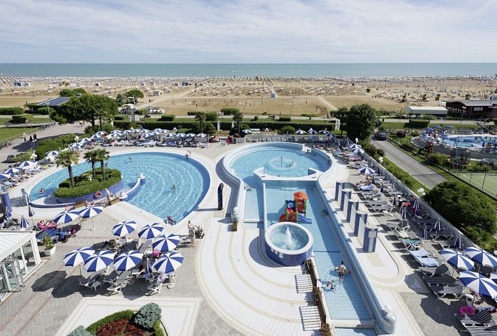 Aparthotel Imperial - Poolanlage