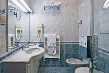 Aparthotel Holiday - Beispiel Bad (Zimmercodierung AB1)