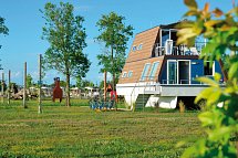 Marina Azzurra Resort - Wohnbeispiel Hausboot Garten (Zimmercodierungen OB3 & OX3)