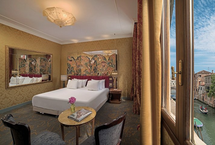 NH Collection Venezia Grand Hotel Palazzo dei Dogi - Wohnbeispiel Dreibettzimmer Premium mit Kanalblick (Zimmercodierung TS2)