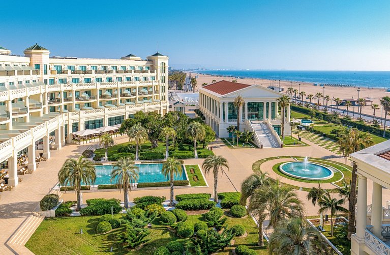 Las Arenas Balneario Resort