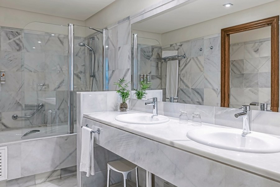 Iberostar Selection Andalucía Playa - Badbeispiel Juniorsuite Meerblick (Zimmercodierungen J1M & J2M)