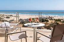 Hipotels Barrosa Palace Wellness & Spa - Balkonbeispiel Juniorsuite Meerblick Typ Serenity (Zimmercodierung JBM)