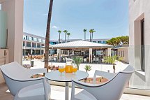 Hipotels Barrosa Park (Hipotels La Barrosa Complex) - Terrassenbeispiel Familienzimmer (Zimmercodierung FB1)