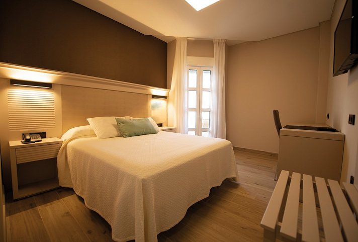 Hotel Diufain - Wohnbeispiel Doppelzimmer (Zimmercodierung DB2)