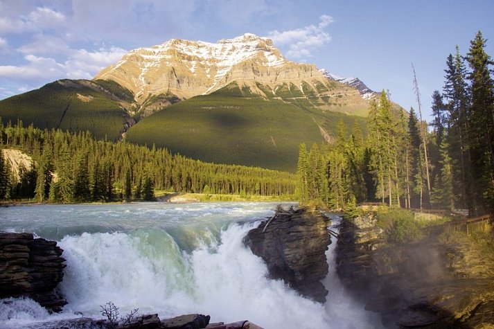 Traumroute durch die Rocky Mountains - Athabasca Falls, Jasper Nationalpark