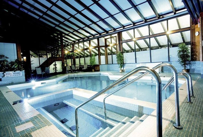 Sandman Hotel Calgary Airport - Pool
