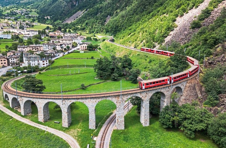 Via Albula & Bernina: Alpenwandern mit Zugerlebnis