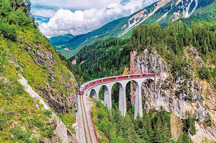Via Albula & Bernina: Alpenwandern mit Zugerlebnis