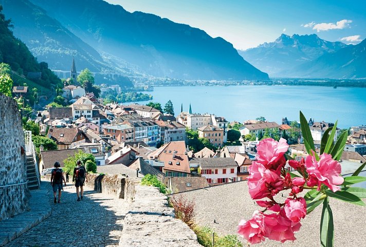 Große Bahnrundreise zwischen Alpen und Dolce Vita - Blick auf Altstadt von Montreux
