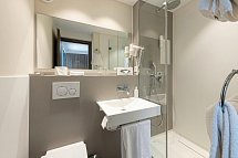 Hotel Terrace - Wohnbeispiel Bad Doppelzimmer Residence (Zimmercodierung DF1)